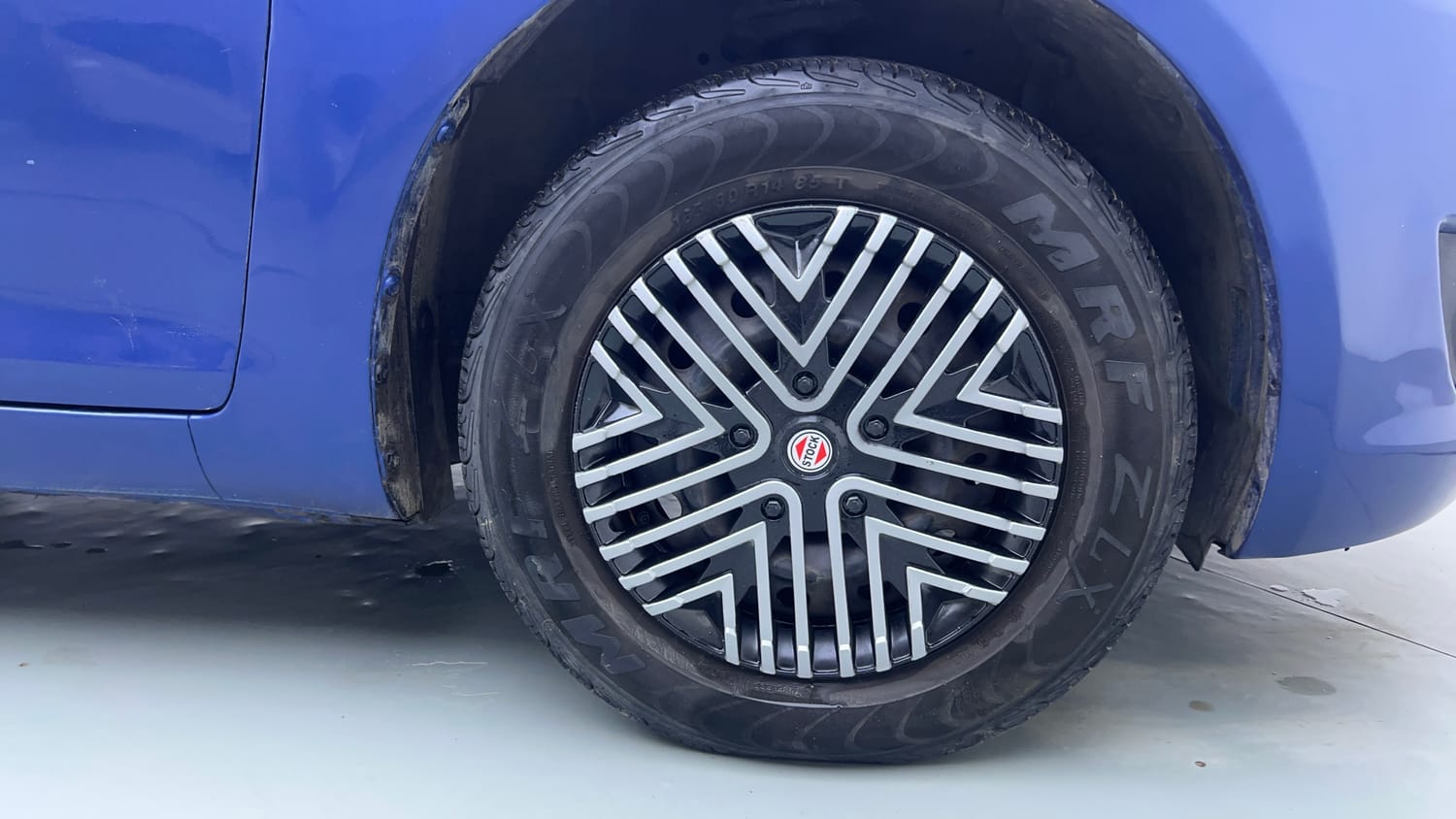 Used 2012 Maruti Suzuki Swift VXi Petrol Manual tyres RIGHT FRONT TYRE RIM VIEW
