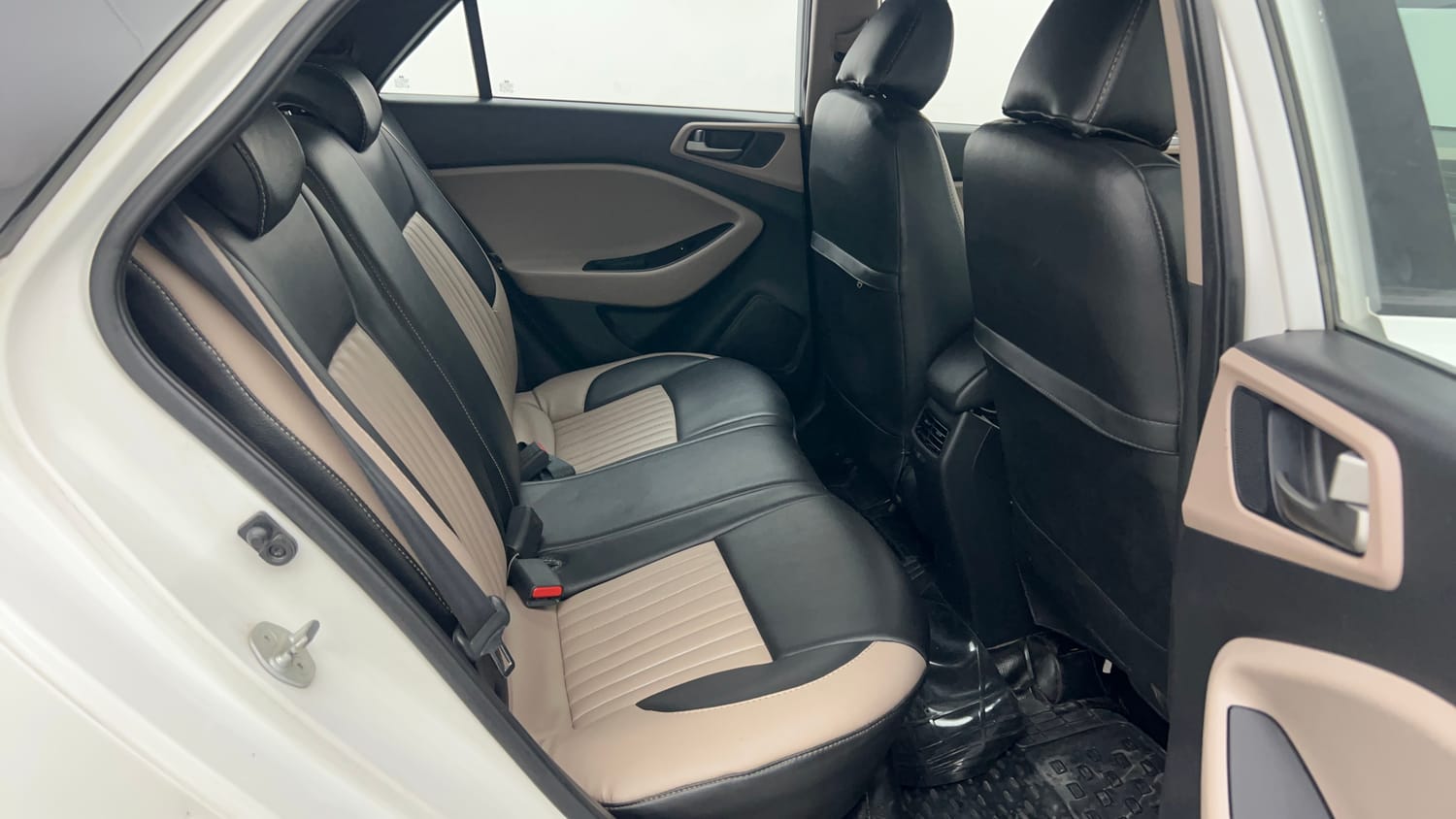 Used 2017 Hyundai Elite i20 Asta 1.2 Petrol Manual interior RIGHT SIDE REAR DOOR CABIN VIEW