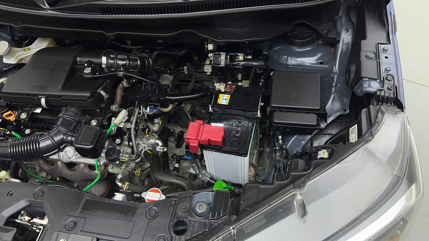 Used 2022 Maruti Suzuki XL6 Alpha Plus MT Petrol Petrol Manual engine ENGINE LEFT SIDE VIEW