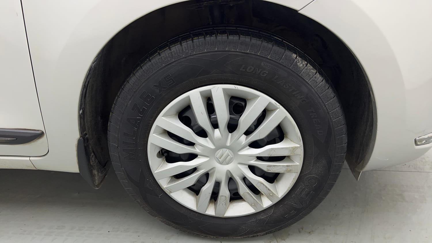 Used 2019 Maruti Suzuki Dzire VXi Petrol Manual tyres RIGHT FRONT TYRE RIM VIEW