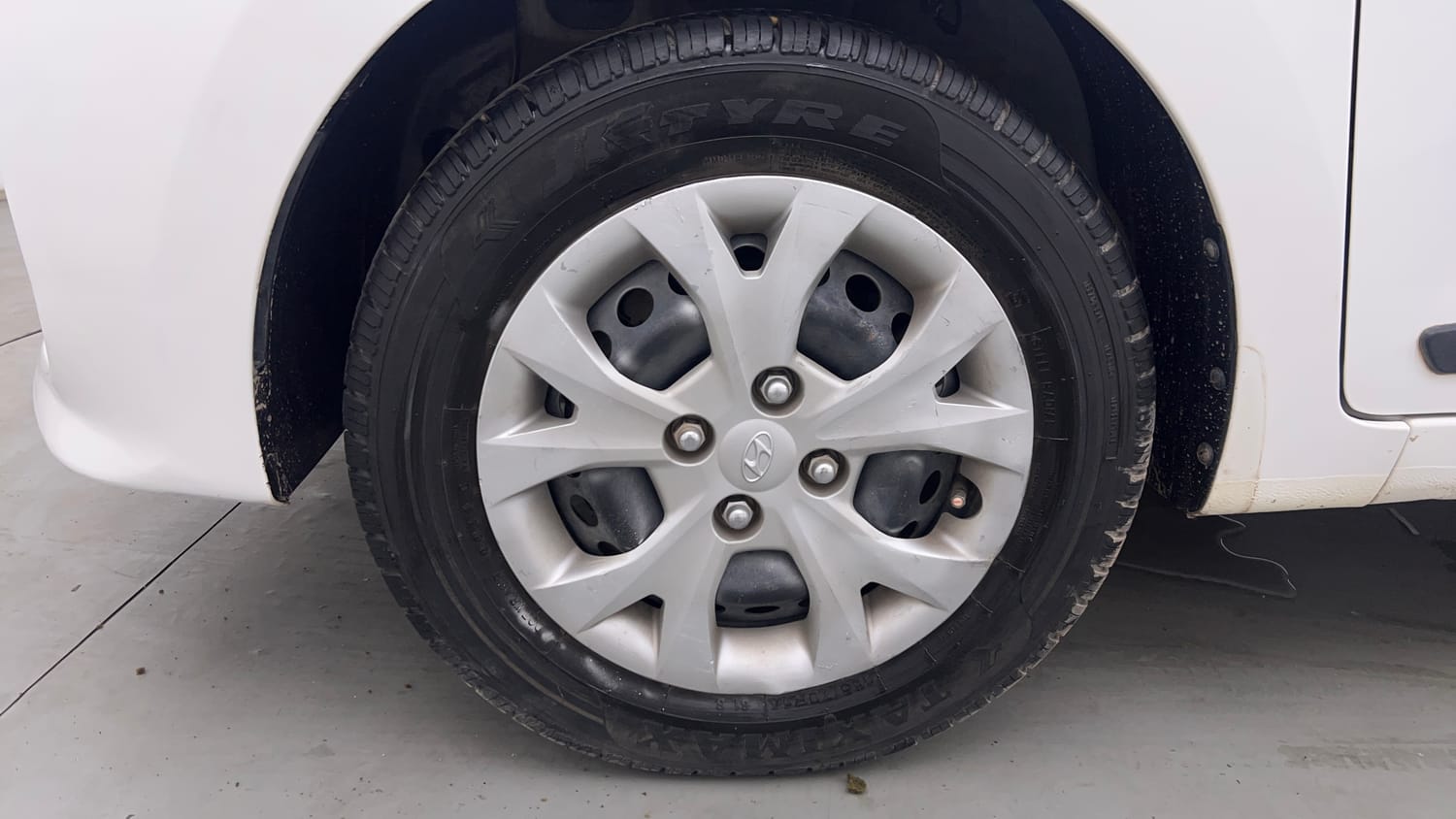 Used 2019 Hyundai Grand i10 Magna 1.2 Kappa VTVT Petrol Manual tyres LEFT FRONT TYRE RIM VIEW