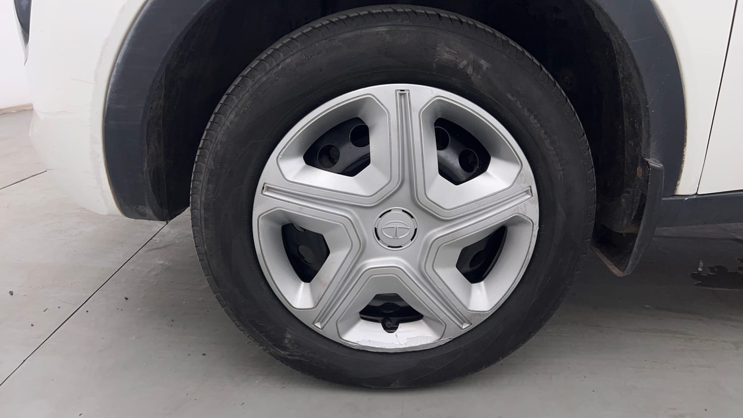 Used 2019 Tata Nexon XM Petrol Manual tyres LEFT FRONT TYRE RIM VIEW