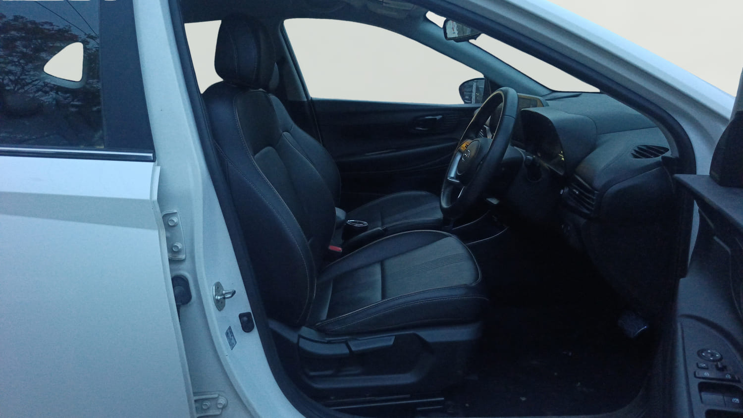 Used 2021 Hyundai i20 Asta 1.0 Turbo DCT Petrol Automatic interior RIGHT SIDE FRONT DOOR CABIN VIEW