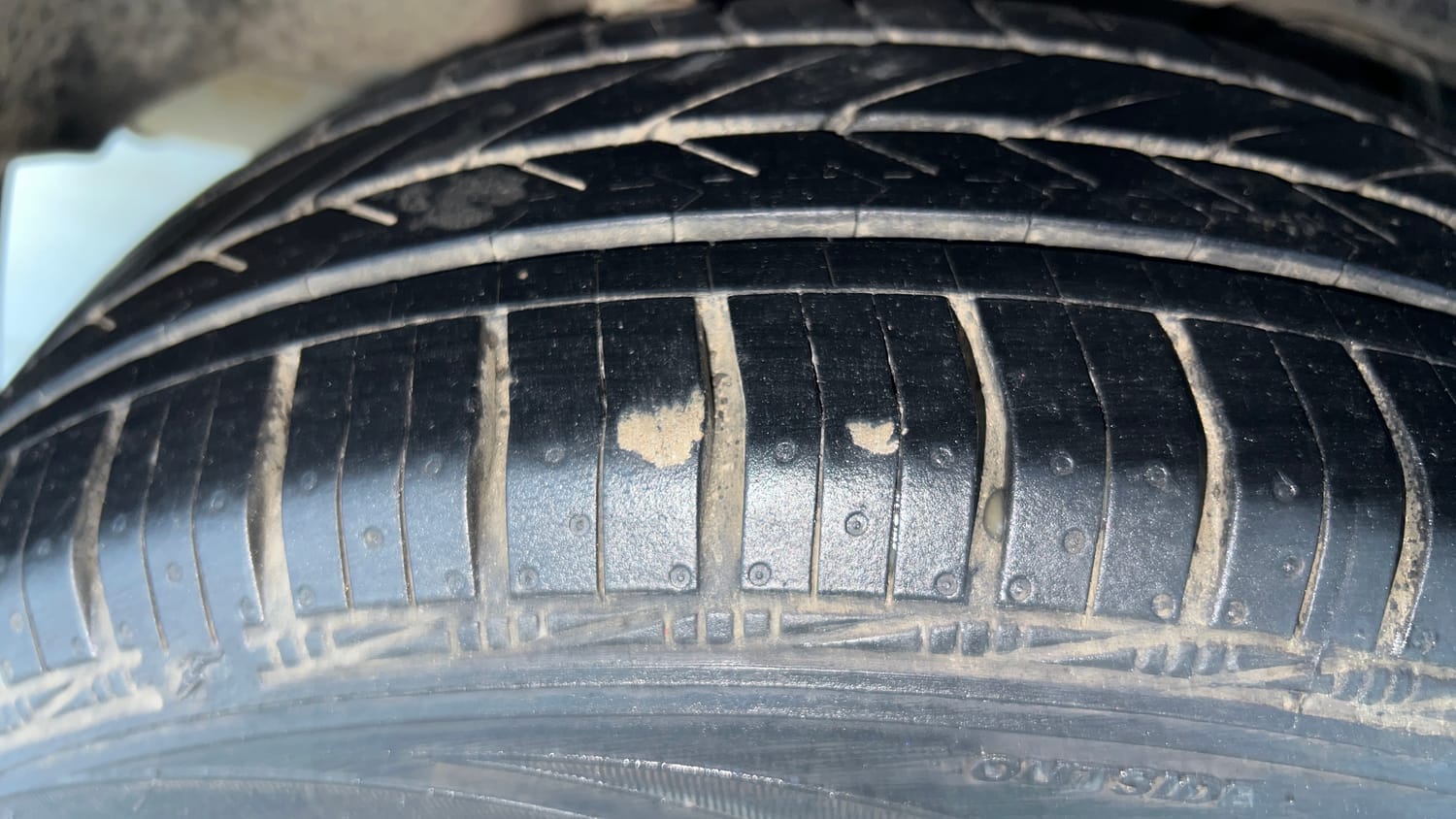 Used 2016 Ford Figo Trend 1.2 Ti-VCT Petrol Manual tyres RIGHT REAR TYRE TREAD VIEW