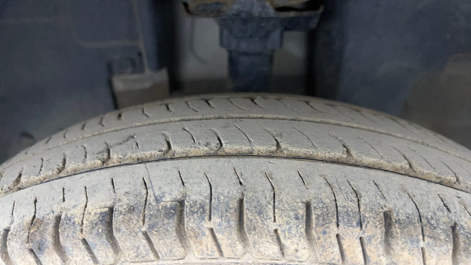 Used 2016 Renault Kwid RXT Petrol Manual tyres LEFT FRONT TYRE TREAD VIEW