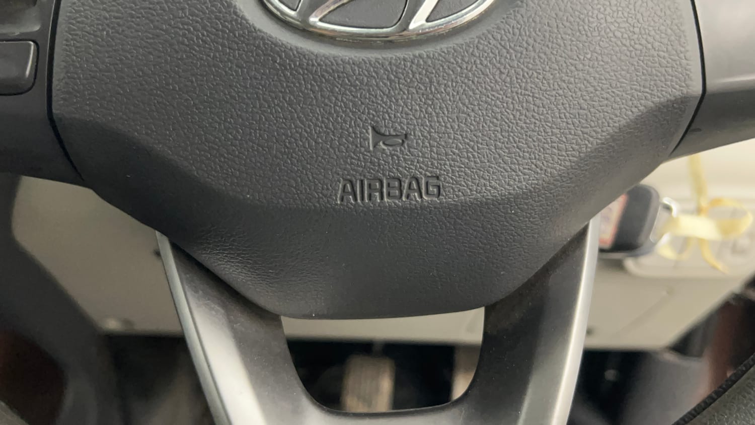 Used 2020 Hyundai Aura S 1.2 Petrol Petrol Manual top_features Airbags