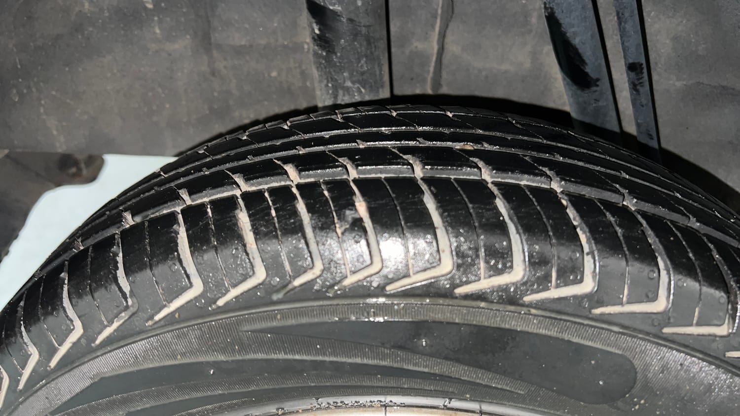 Used 2017 Renault Kwid 1.0 RXT AMT Opt Petrol Automatic tyres RIGHT REAR TYRE TREAD VIEW