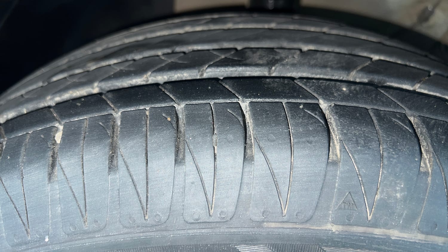 Used 2021 Kia Sonet HTX 1.5 Diesel Manual tyres LEFT FRONT TYRE TREAD VIEW