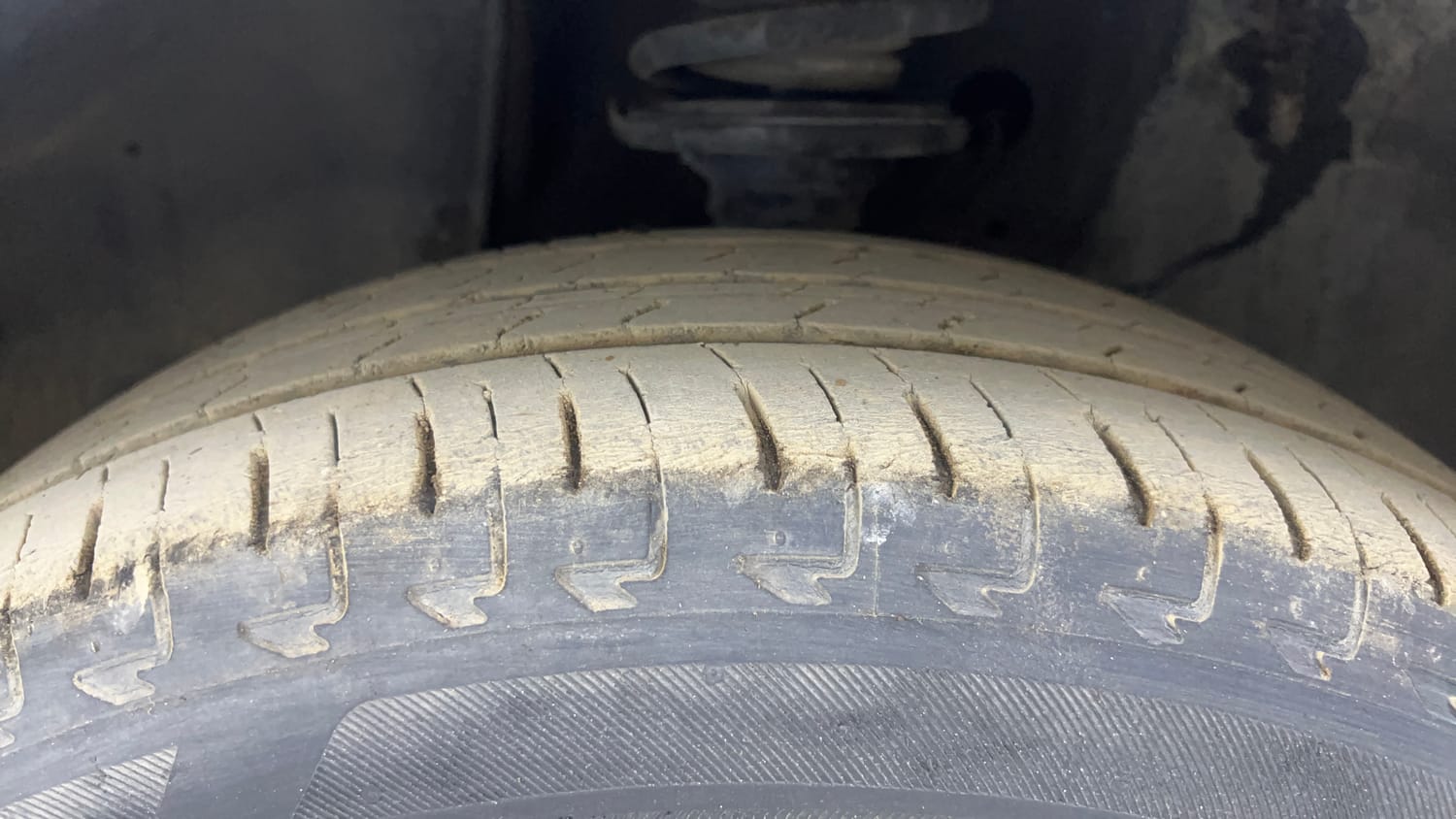 Used 2018 Maruti Suzuki Ignis Delta 1.2 MT Petrol Manual tyres LEFT FRONT TYRE TREAD VIEW