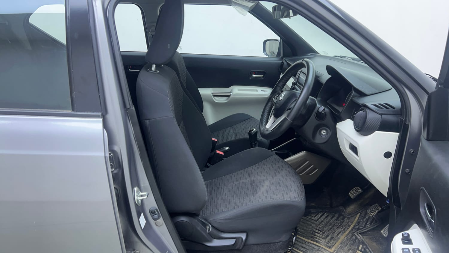 Used 2018 Maruti Suzuki Ignis Delta 1.2 MT Petrol Manual interior RIGHT SIDE FRONT DOOR CABIN VIEW