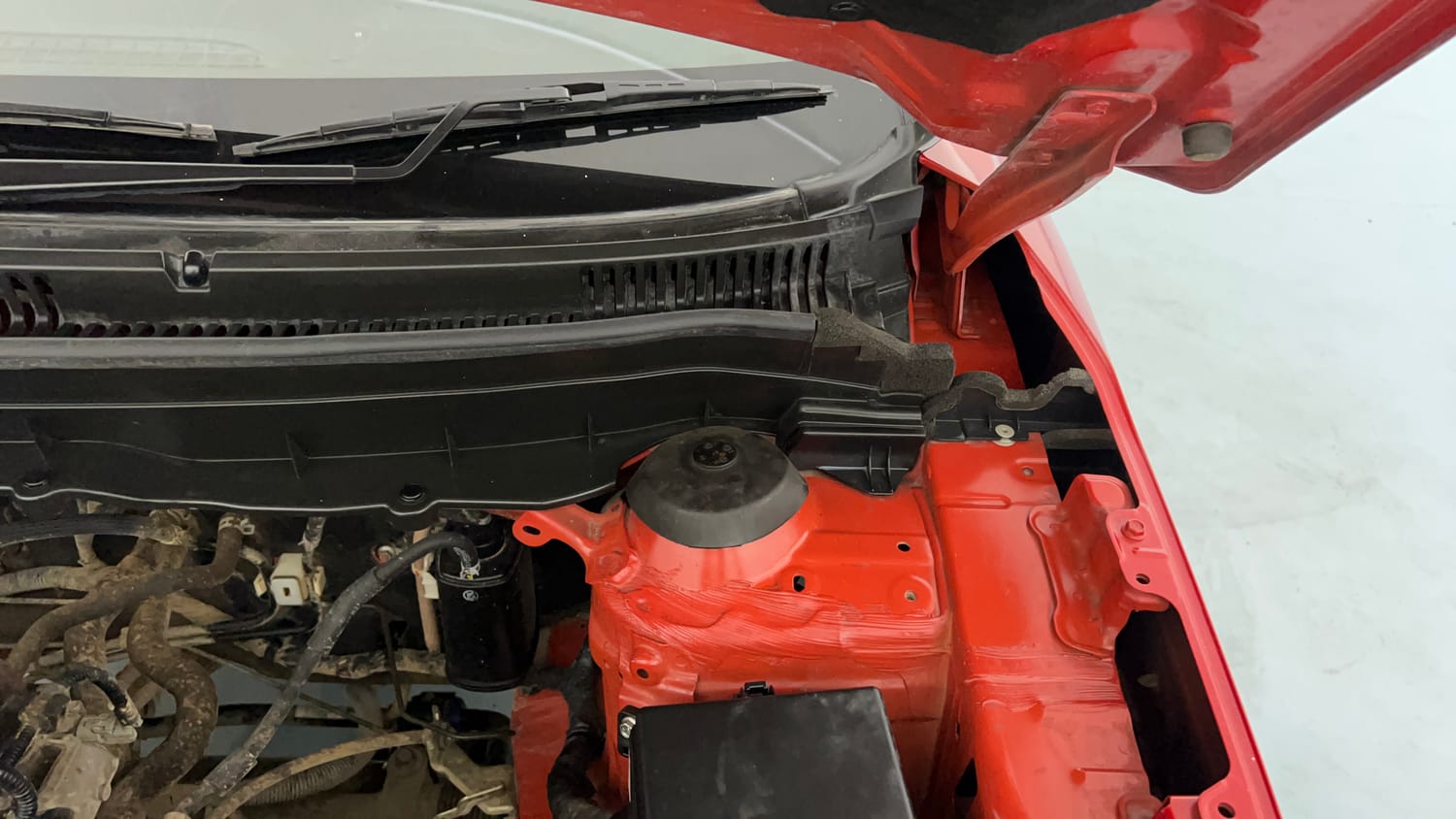 Used 2023 Maruti Suzuki Brezza VXi Petrol Manual engine ENGINE LEFT SIDE HINGE & APRON VIEW