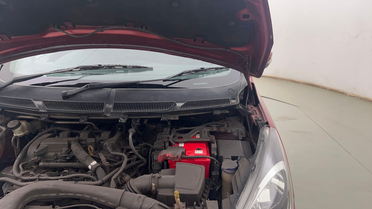 Used 2020 Ford Figo Titanium 1.2 Ti-VCT MT Petrol Manual engine ENGINE LEFT SIDE HINGE & APRON VIEW