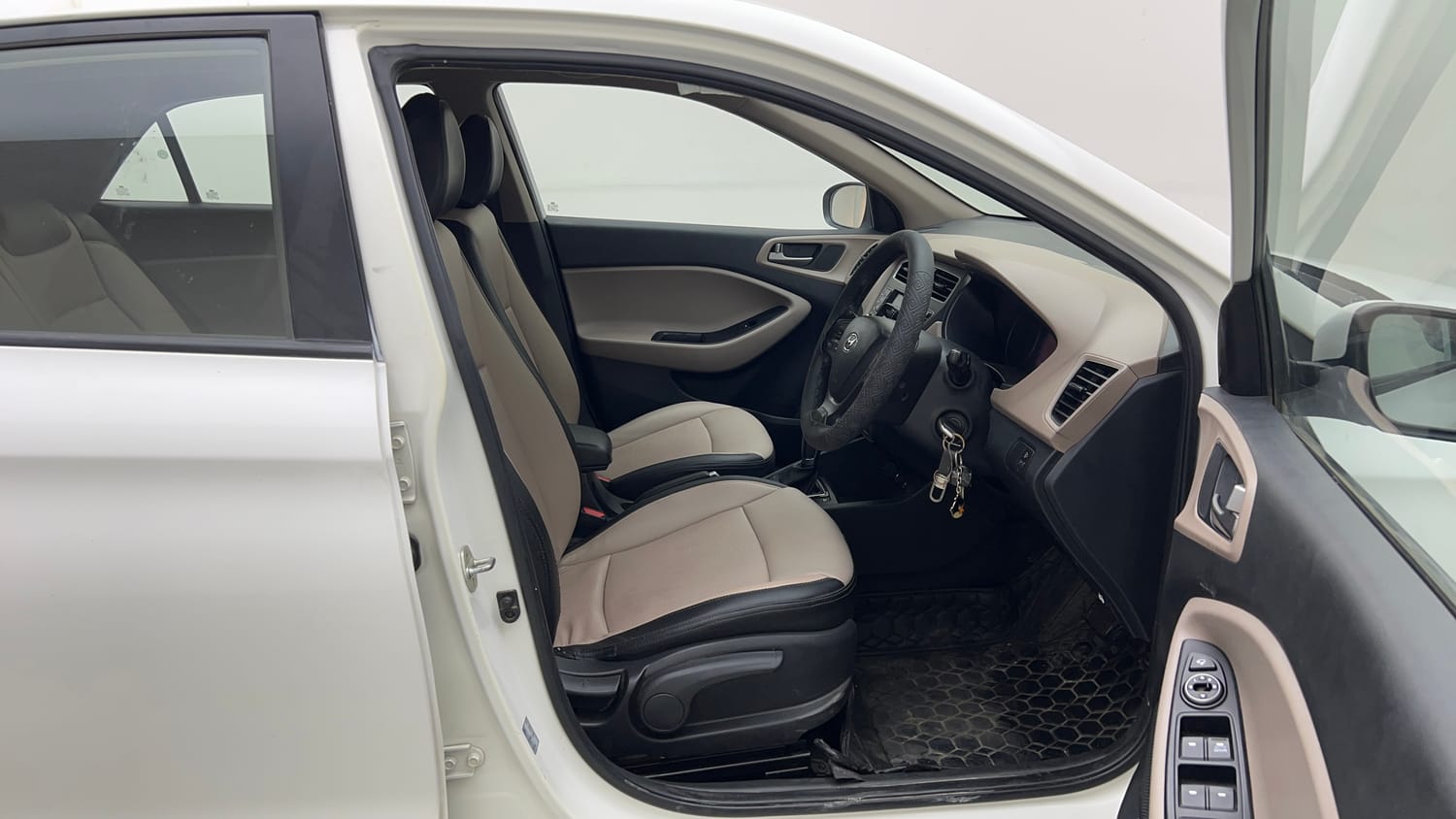 Used 2018 Hyundai Elite i20 Asta 1.2 AT Petrol Automatic interior RIGHT SIDE FRONT DOOR CABIN VIEW
