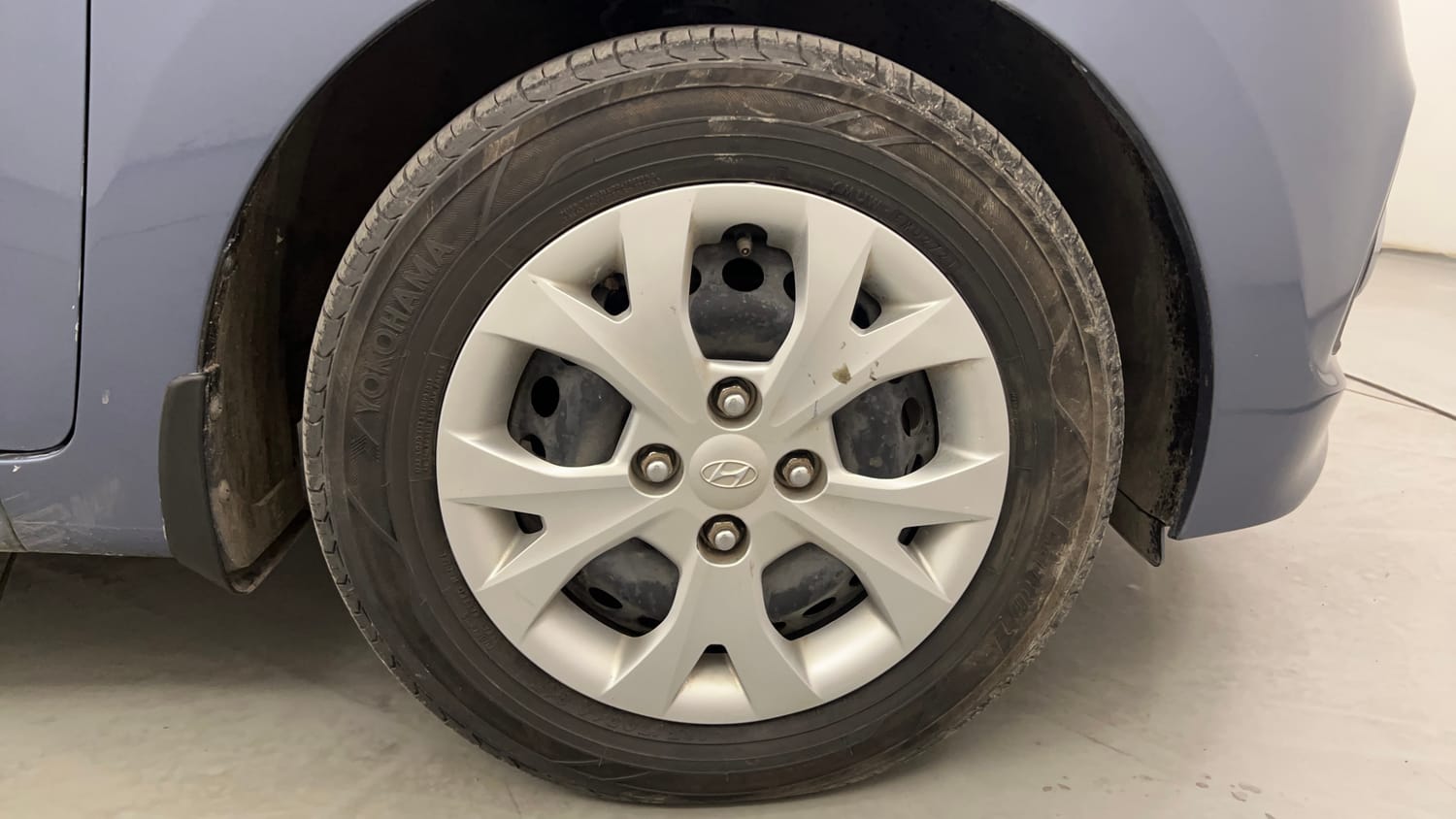 Used 2014 Hyundai Grand i10 Sportz 1.1 CRDi Diesel Manual tyres RIGHT FRONT TYRE RIM VIEW