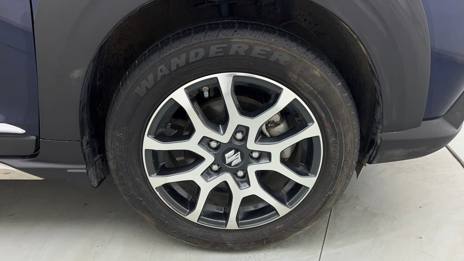 Used 2022 Maruti Suzuki XL6 Alpha Plus MT Petrol Petrol Manual tyres RIGHT FRONT TYRE RIM VIEW