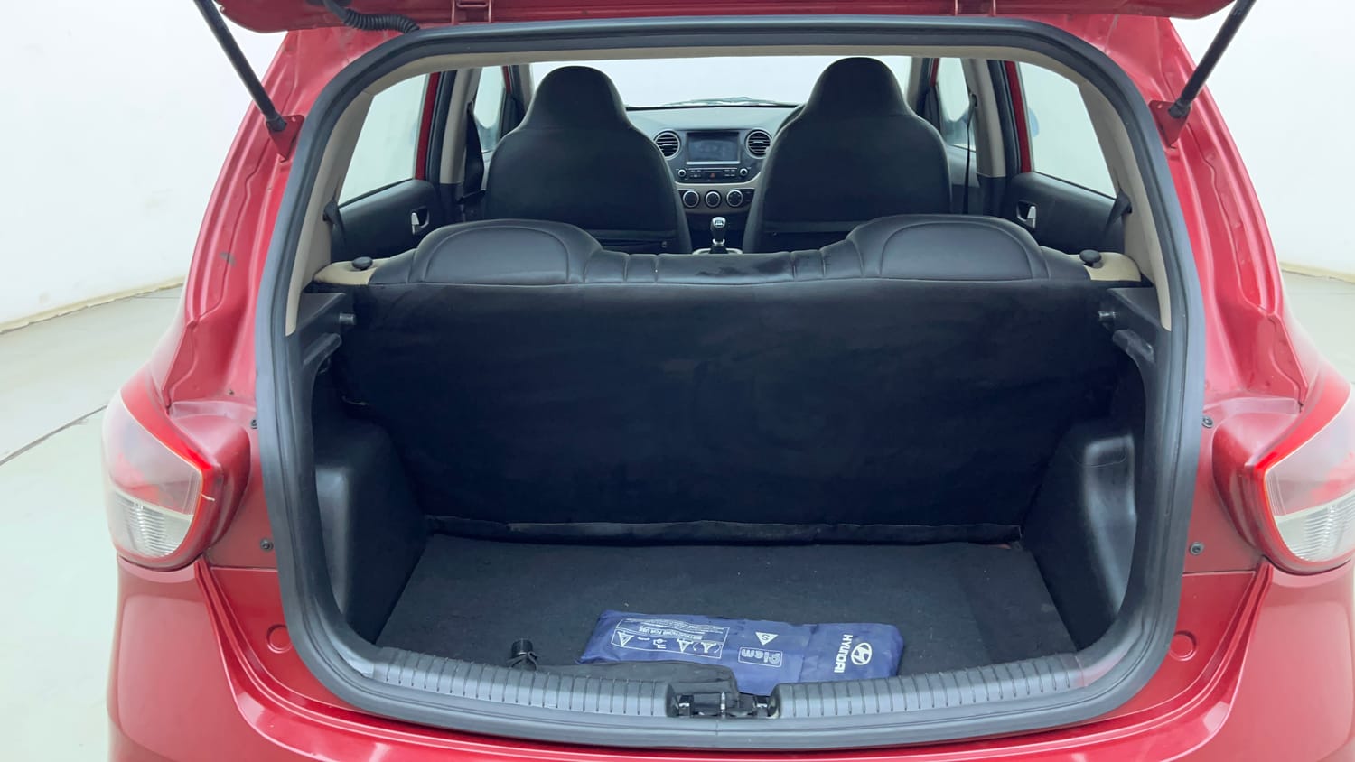Used 2019 Hyundai Grand i10 Sportz 1.2 Kappa VTVT Petrol Manual interior DICKY INSIDE VIEW