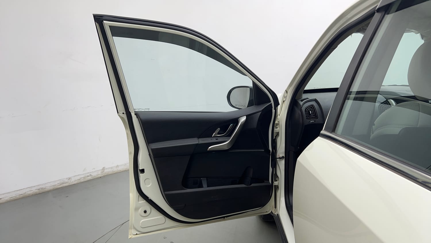 Used 2021 Mahindra XUV500 W7 Diesel Manual interior LEFT FRONT DOOR OPEN VIEW