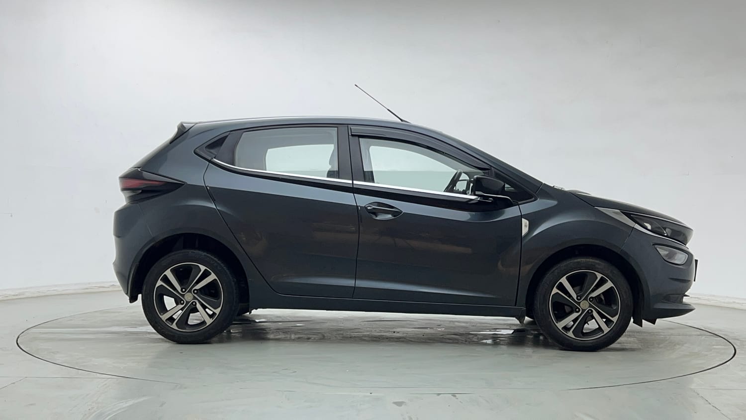 Used 2020 Tata Altroz XZ Petrol Petrol Manual exterior RIGHT SIDE VIEW