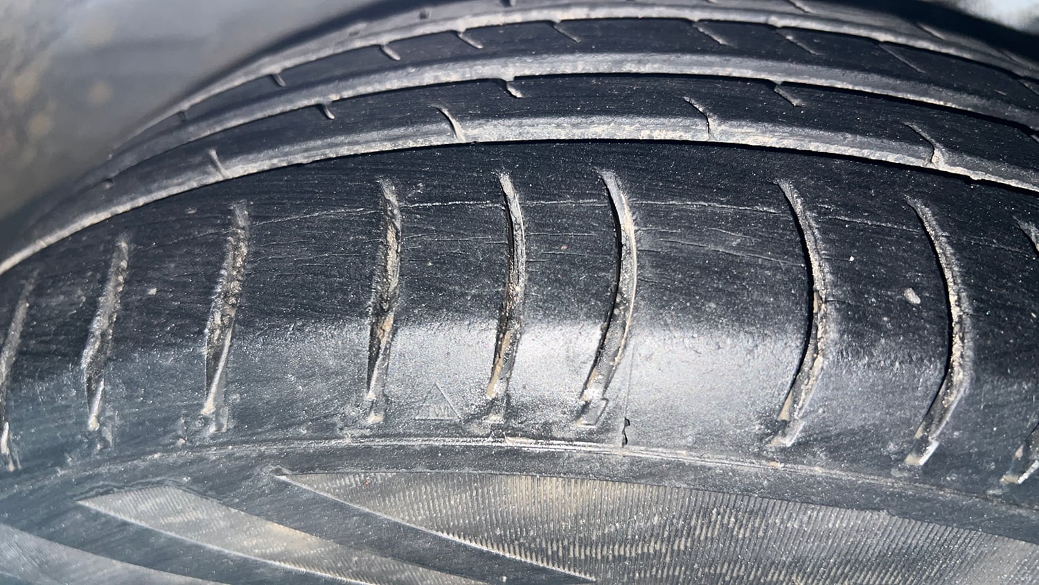 Used 2013 Hyundai i10 Magna 1.1 iRDE2 Petrol Manual tyres RIGHT FRONT TYRE TREAD VIEW