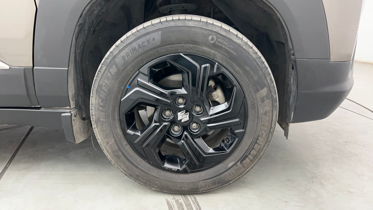 Used 2023 Maruti Suzuki Brezza ZXi Petrol Manual tyres RIGHT FRONT TYRE RIM VIEW