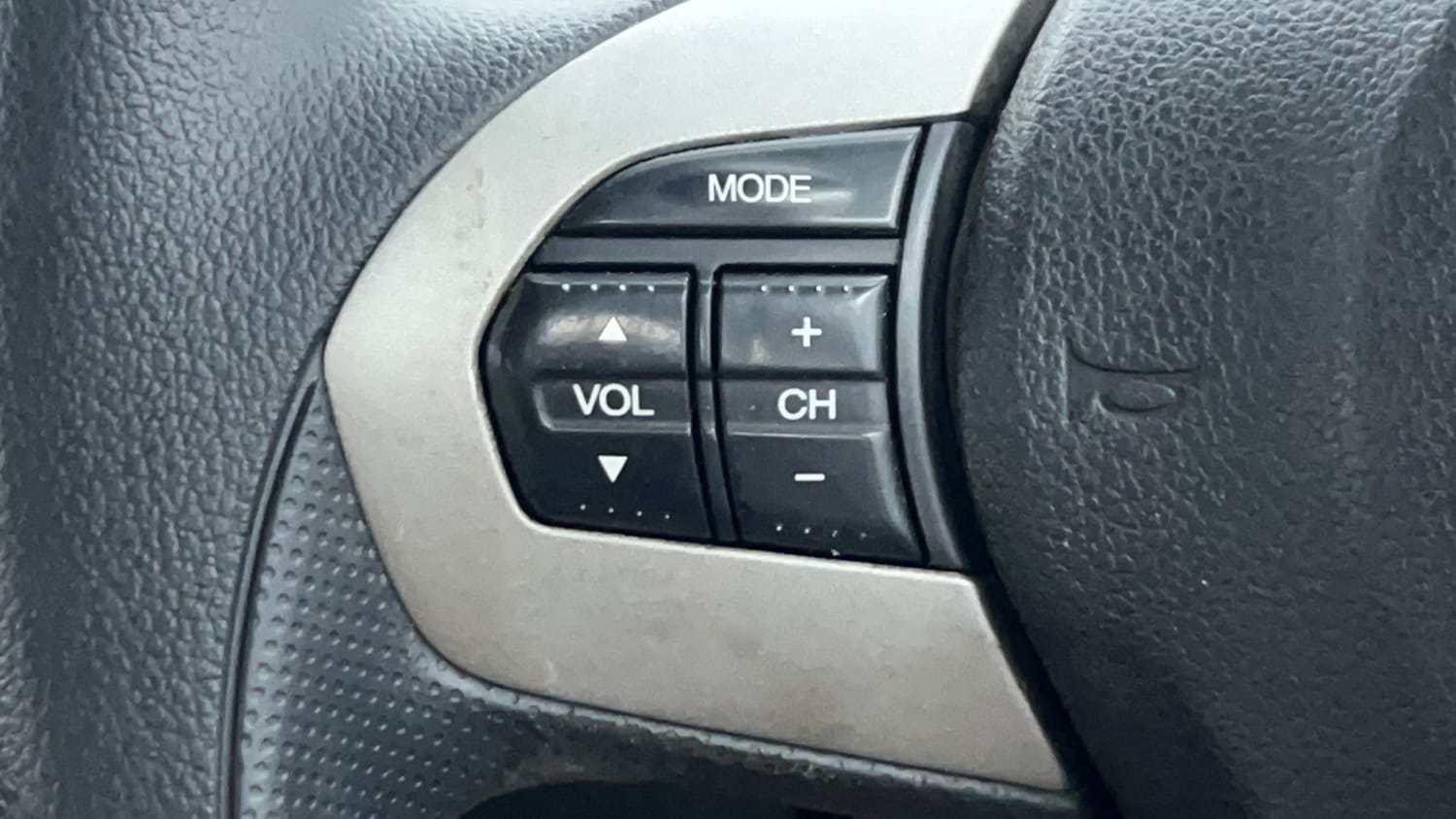 Used 2016 Honda Amaze 1.2 S i-VTEC Petrol Manual top_features Steering mounted controls