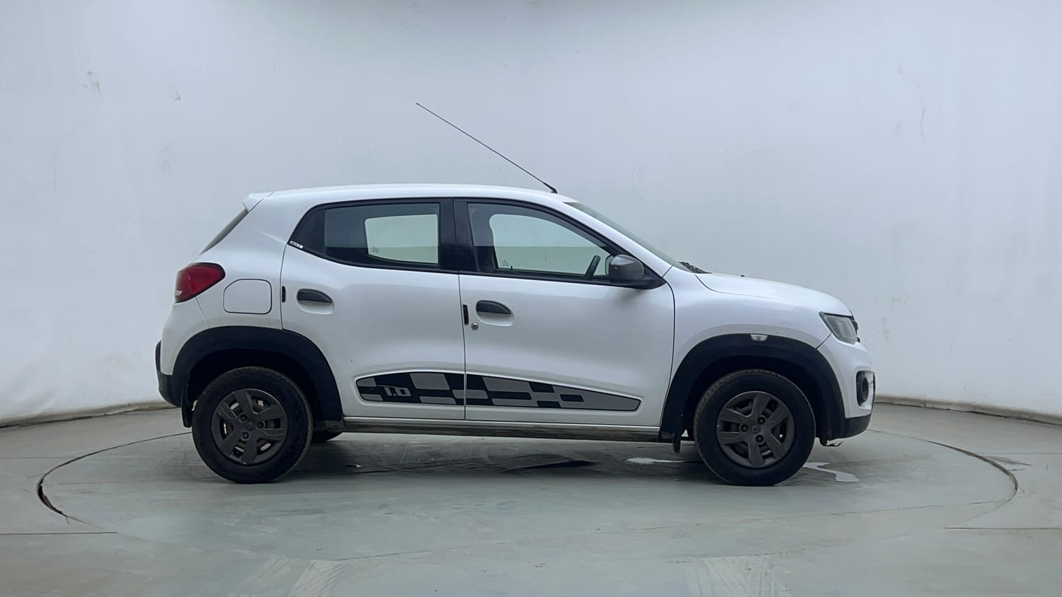 Used 2018 Renault Kwid 1.0 RXT AMT Opt Petrol Automatic exterior RIGHT SIDE VIEW
