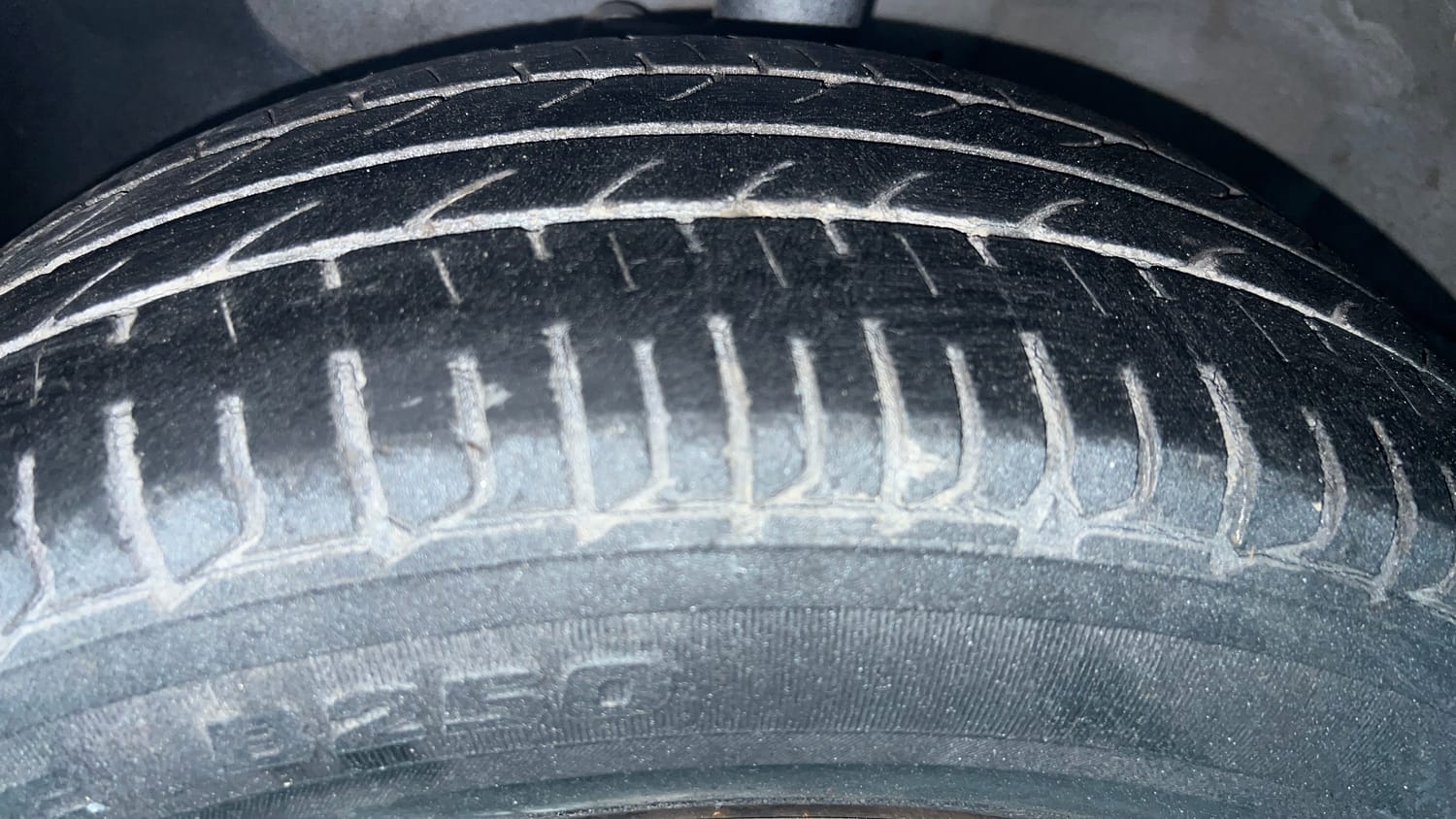 Used 2017 Hyundai Elite i20 Magna Executive 1.2 Petrol Manual tyres LEFT FRONT TYRE TREAD VIEW