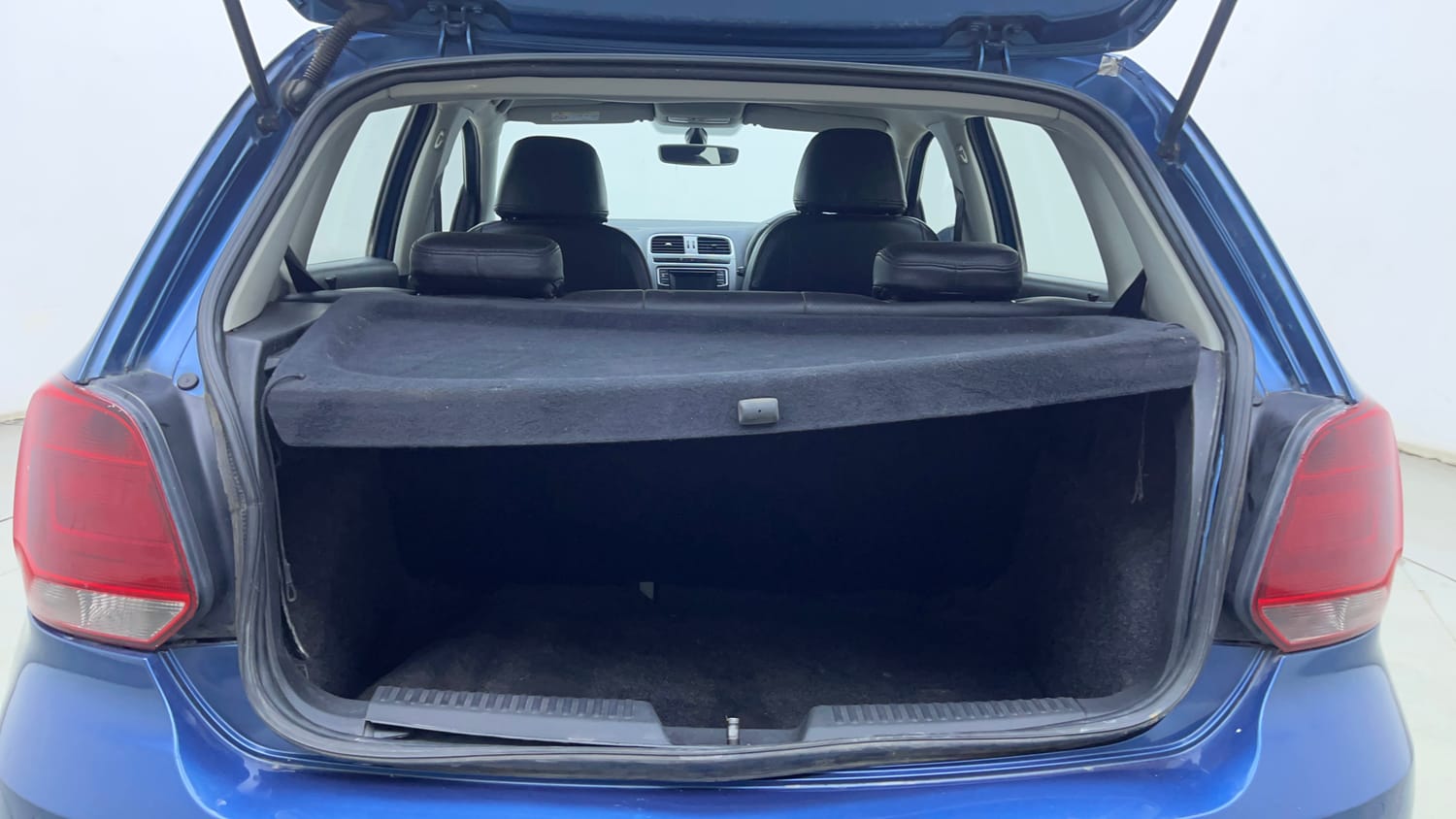 Used 2017 Volkswagen Polo Highline Plus 1.2( P)16 Alloy Petrol Manual interior DICKY INSIDE VIEW