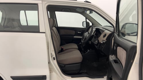 Used 2013 Maruti Suzuki Wagon R VXI Petrol Manual interior RIGHT SIDE FRONT DOOR CABIN VIEW