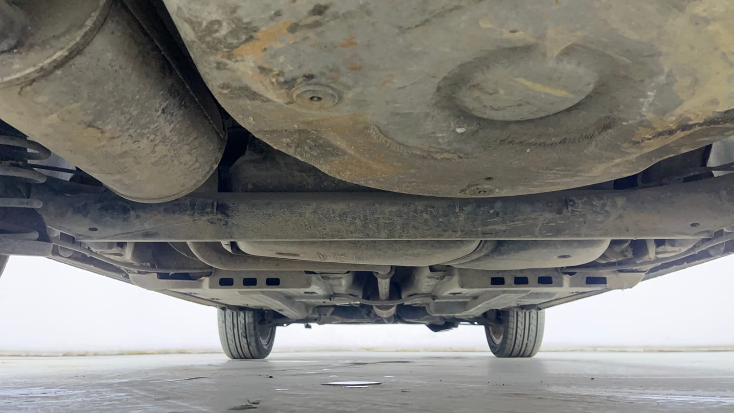 Used 2017 Volkswagen Polo Highline Plus 1.2( P)16 Alloy Petrol Manual extra REAR UNDERBODY VIEW (TAKEN FROM REAR)