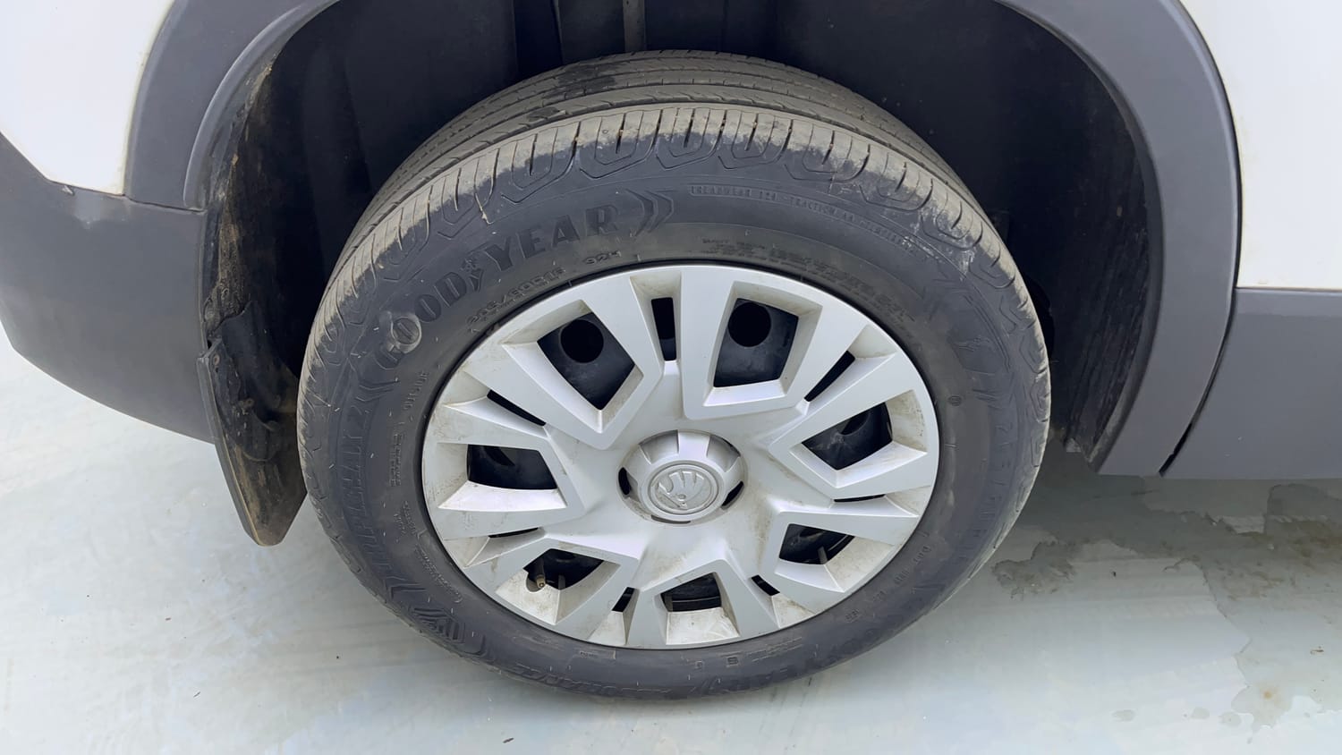 Used 2025 Skoda Kylaq Classic Petrol Manual tyres RIGHT REAR TYRE RIM VIEW