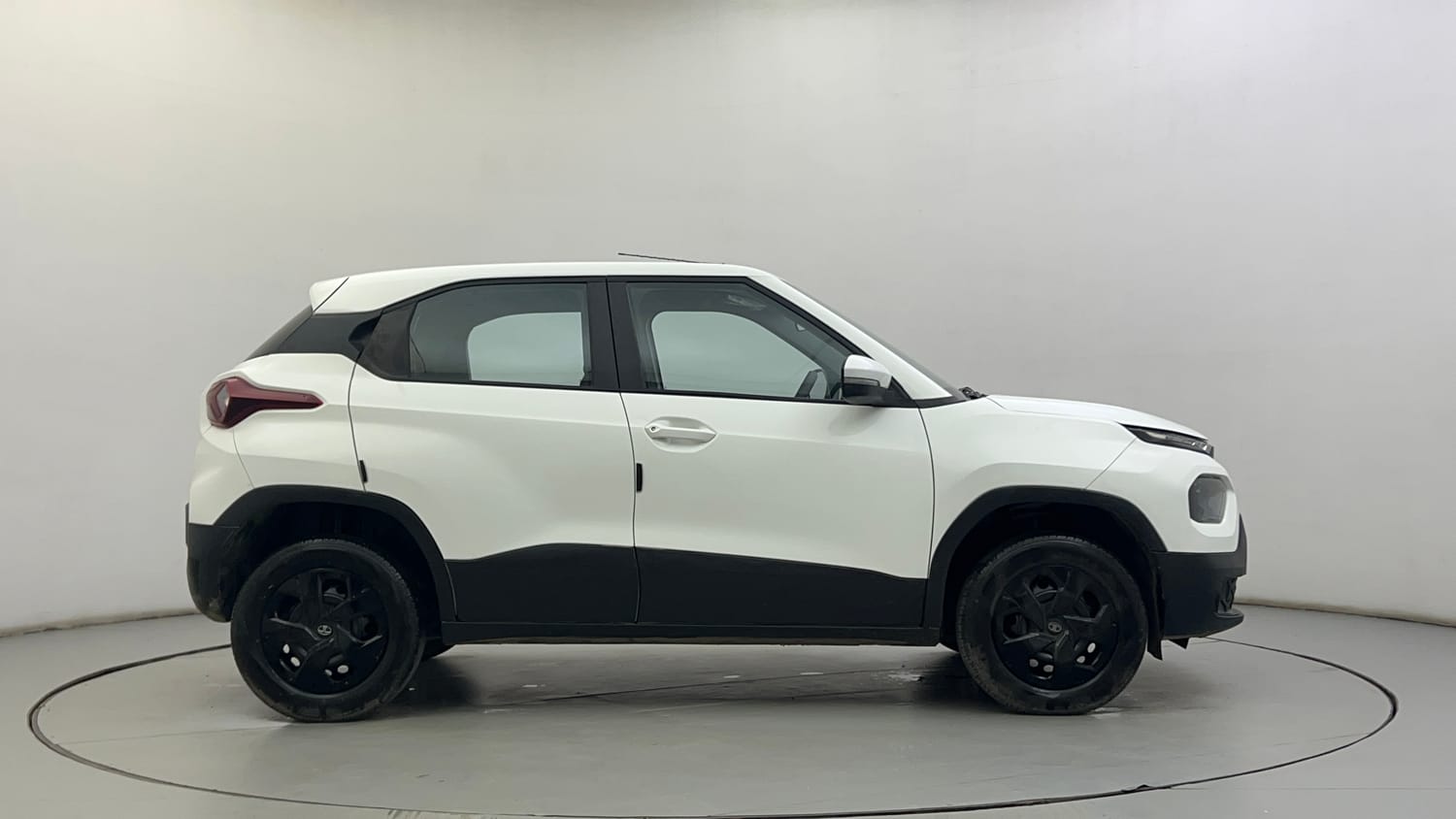 Used 2022 Tata Punch Adventure Rhythm Pack MT Petrol Manual exterior RIGHT SIDE VIEW