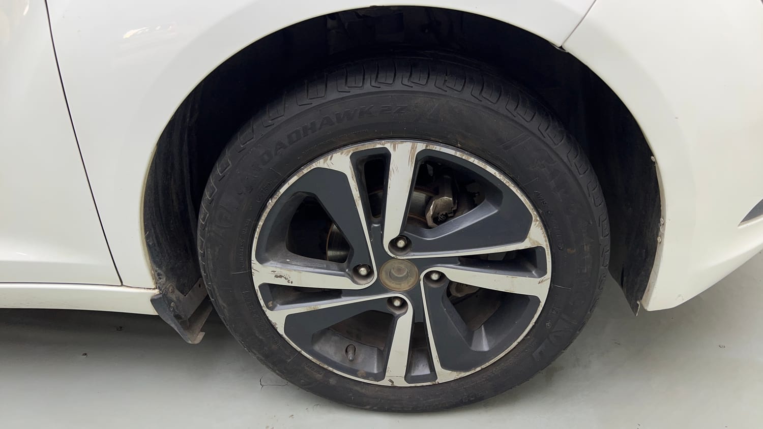 Used 2022 Tata Altroz XZ Plus i-Turbo Petrol Petrol Manual tyres RIGHT FRONT TYRE RIM VIEW