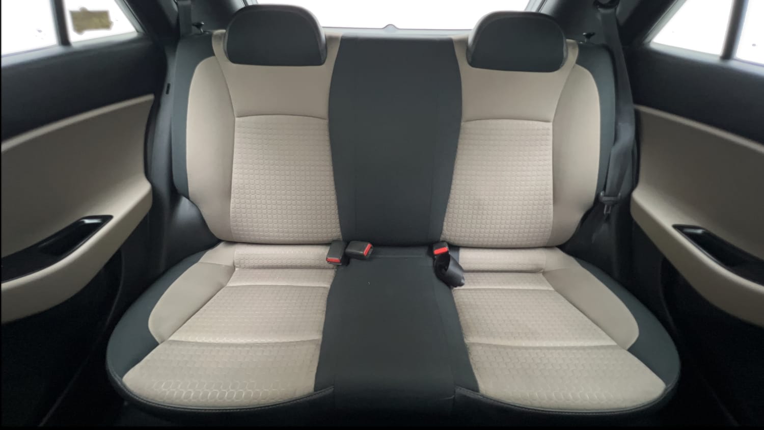 Used 2017 Hyundai Elite i20 Magna Executive 1.2 Petrol Manual interior REAR SEAT CONDITION VIEW