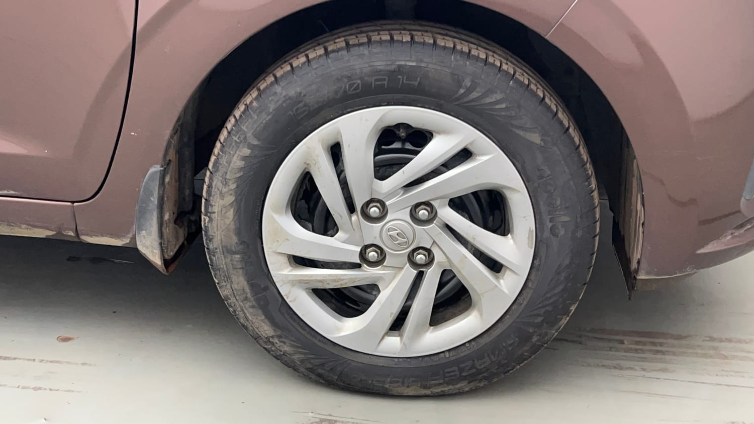 Used 2020 Hyundai Aura S 1.2 Petrol Petrol Manual tyres RIGHT FRONT TYRE RIM VIEW
