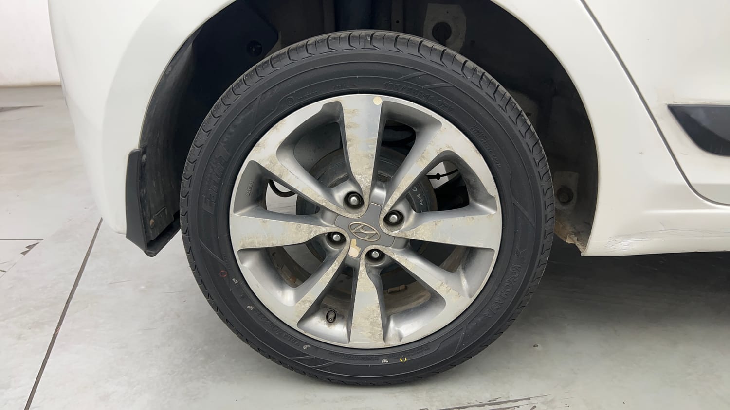 Used 2017 Hyundai Elite i20 Asta 1.2 Petrol Manual tyres RIGHT REAR TYRE RIM VIEW