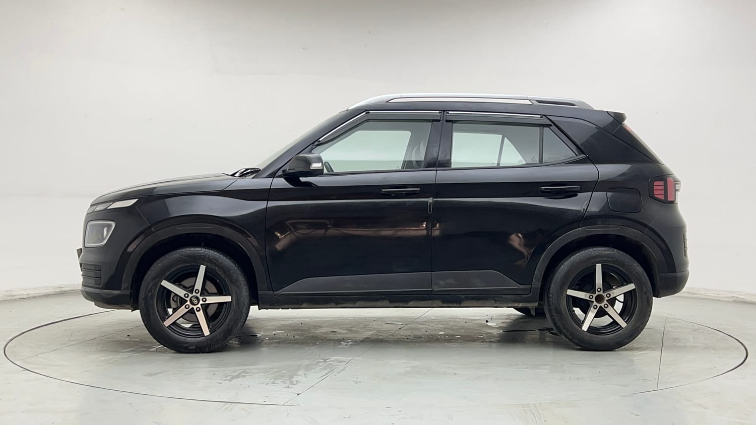 Used 2022 Hyundai Venue SX 1.2 Petrol Petrol Manual exterior LEFT SIDE VIEW