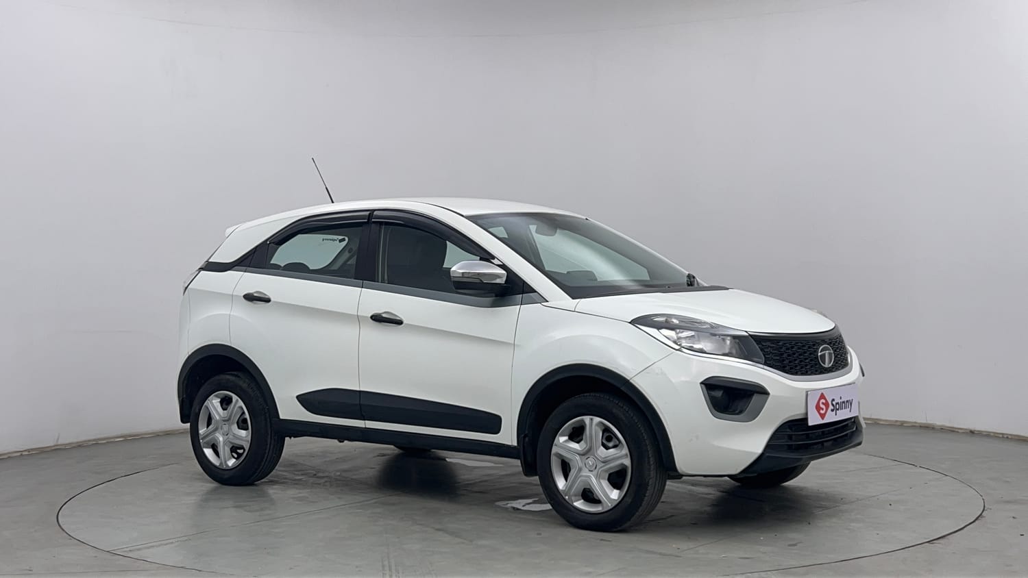 Used 2019 Tata Nexon XM Petrol Manual exterior RIGHT FRONT CORNER VIEW