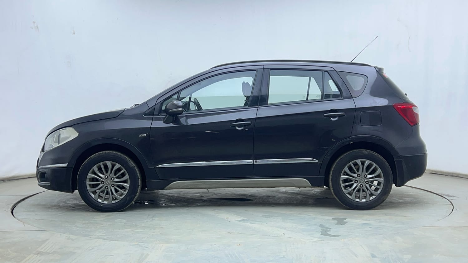 Used 2017 Maruti Suzuki S-Cross Zeta 1.3 Diesel Manual exterior LEFT SIDE VIEW