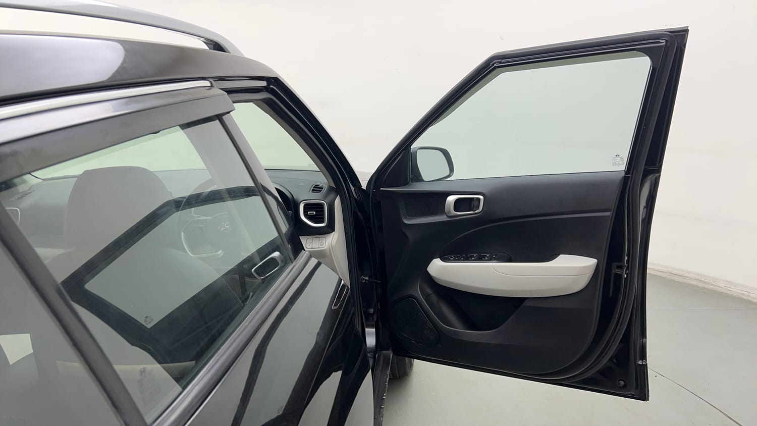 Used 2022 Hyundai Venue SX 1.2 Petrol Petrol Manual interior RIGHT FRONT DOOR OPEN VIEW