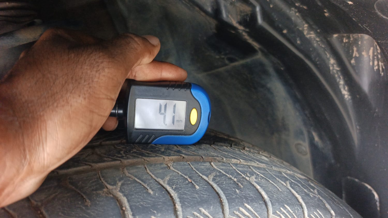 Used 2022 Maruti Suzuki Grand Vitara Alpha Smart Hybrid AT Petrol Automatic tyres LEFT FRONT TYRE TREAD VIEW