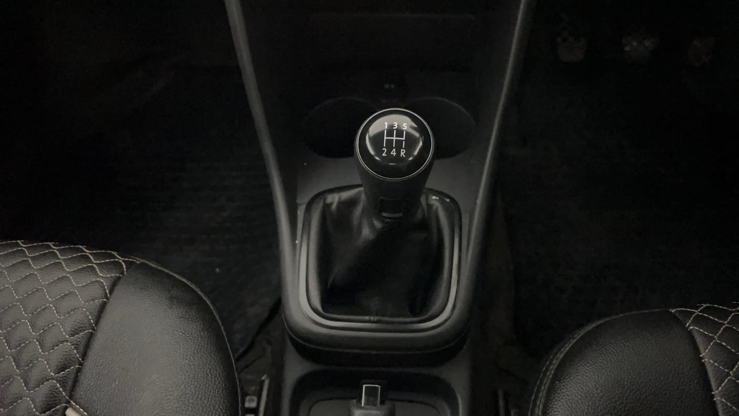 Used 2019 Volkswagen Ameo Comfortline 1.0L (P) Petrol Manual interior GEAR  KNOB VIEW