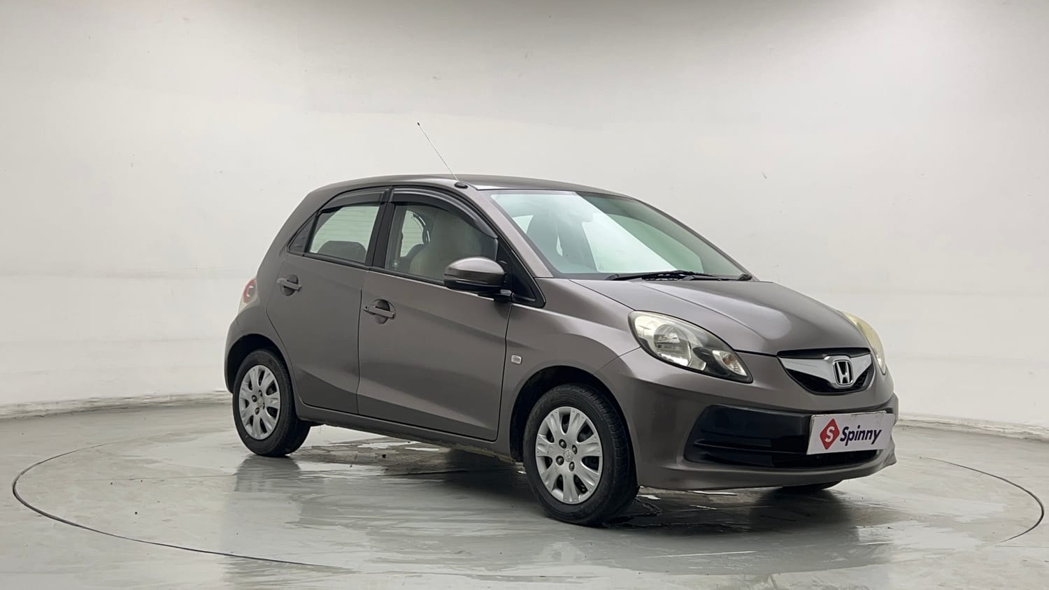 Used 2015 Honda Brio S MT Petrol Manual exterior RIGHT FRONT CORNER VIEW