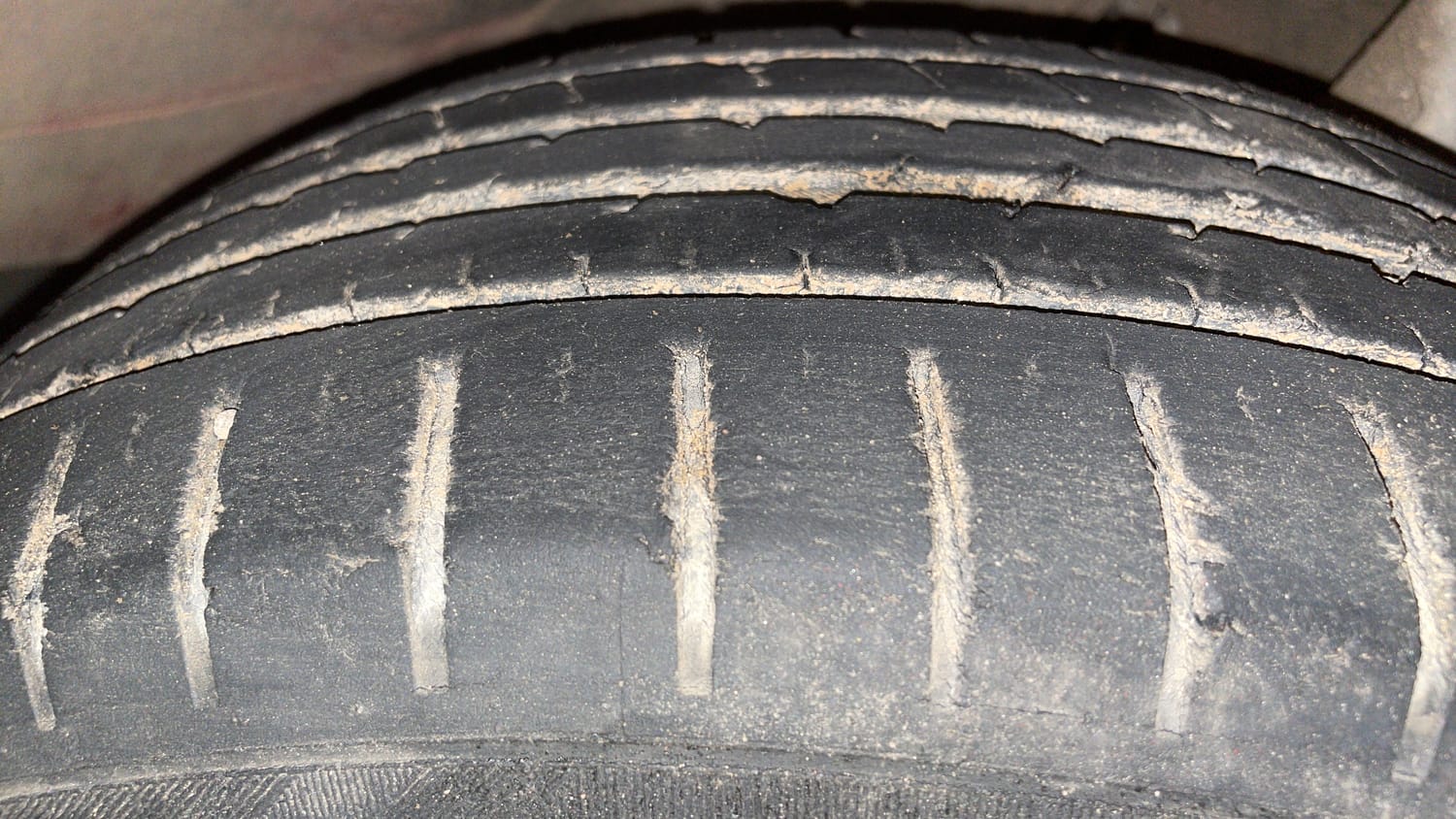 Used 2017 Maruti Suzuki Baleno Zeta 1.2 AT Petrol Automatic tyres RIGHT FRONT TYRE TREAD VIEW