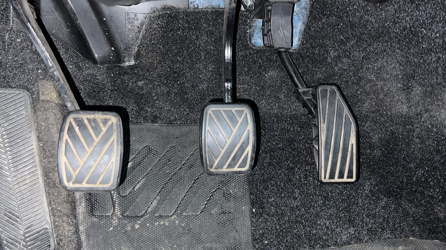Used 2022 Maruti Suzuki XL6 Alpha Plus MT Petrol Petrol Manual interior PEDALS VIEW
