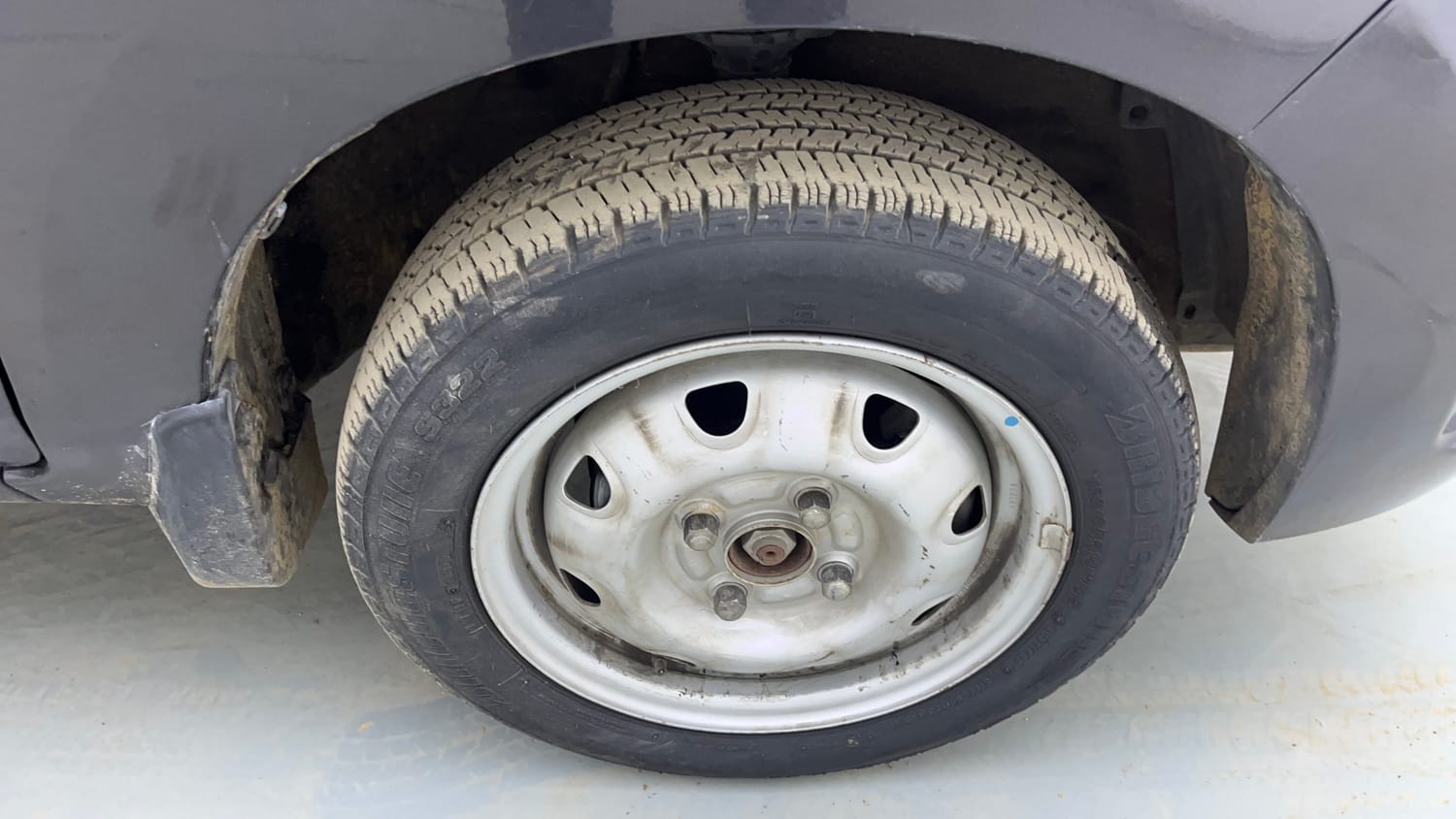 Used 2015 Maruti Suzuki Alto K10 LXi Petrol Manual tyres RIGHT FRONT TYRE RIM VIEW