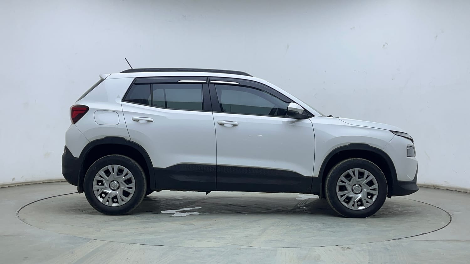 Used 2025 Skoda Kylaq Classic Petrol Manual exterior RIGHT SIDE VIEW