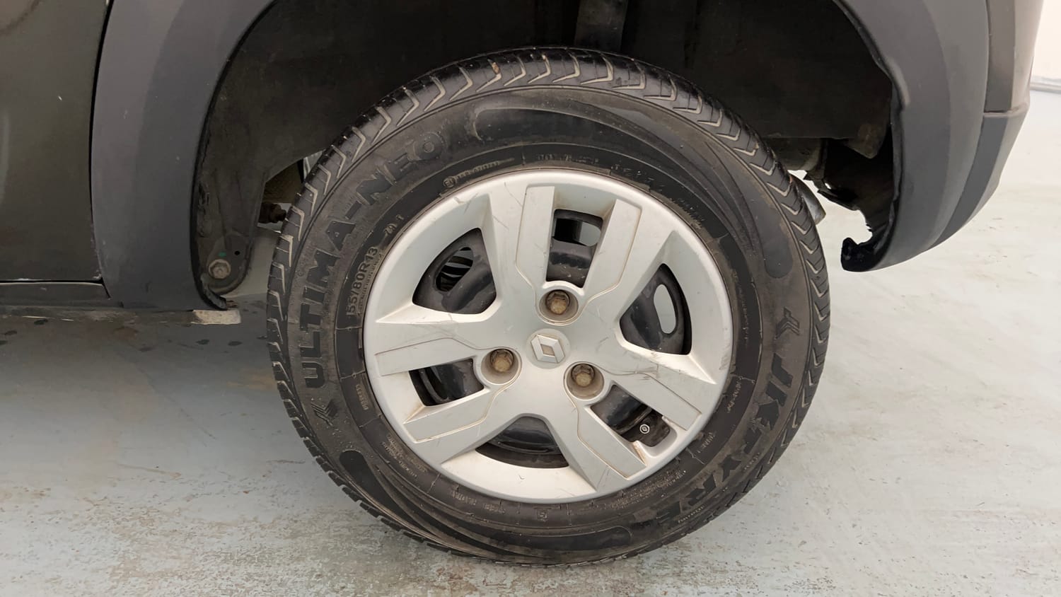 Used 2017 Renault Kwid 1.0 RXT AMT Opt Petrol Automatic tyres LEFT REAR TYRE RIM VIEW
