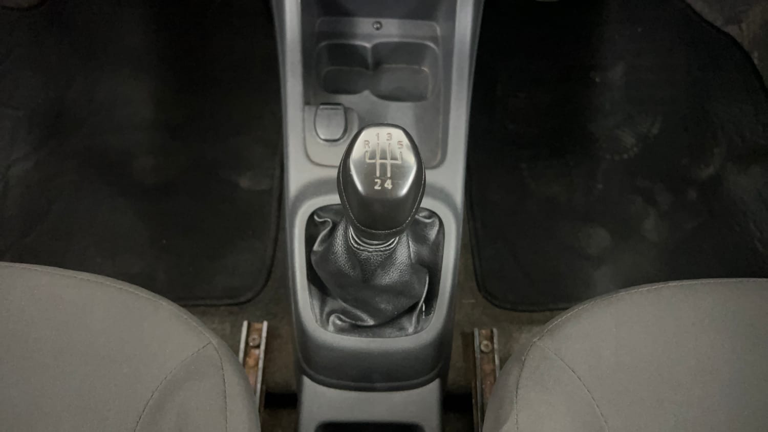 Used 2016 Renault Kwid RXT Petrol Manual interior GEAR  KNOB VIEW