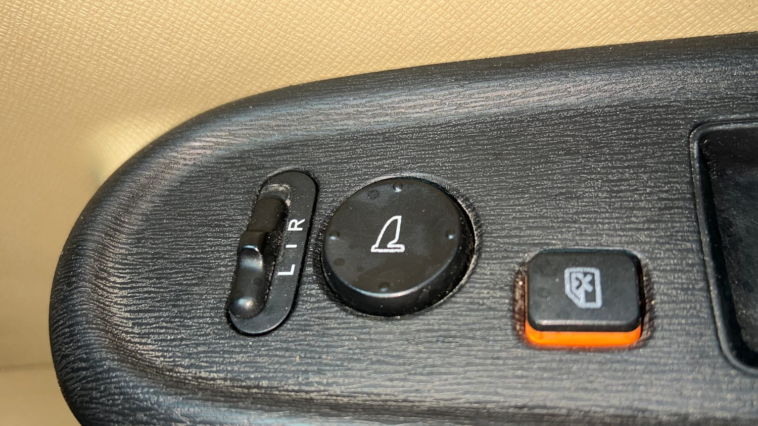 Used 2015 Honda Brio S MT Petrol Manual top_features Adjustable ORVM